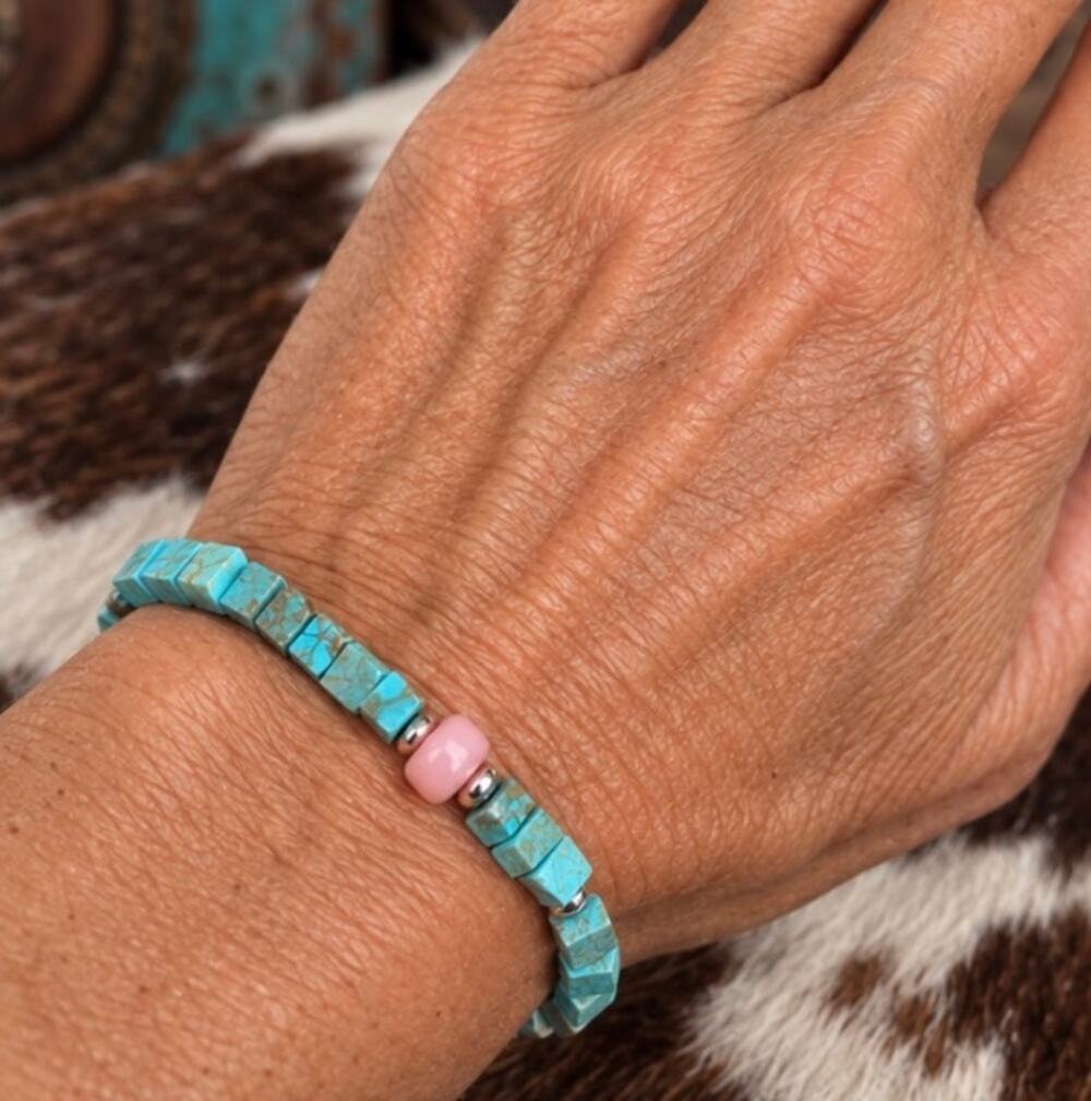 Kingman turquoise and Pink Conch Square Beaded Bracelet sz 8